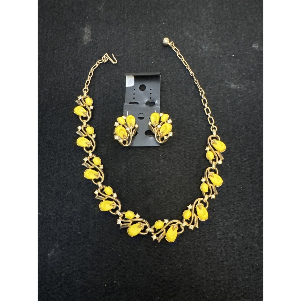 Vtg Crown Trifari Pebble Beach Yellow Thermoset & Rhinestone  Necklace Earrings